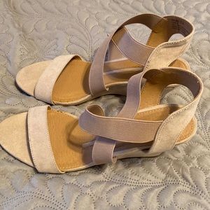 Women’s wedge heel sandal. NWOT, size 7.5